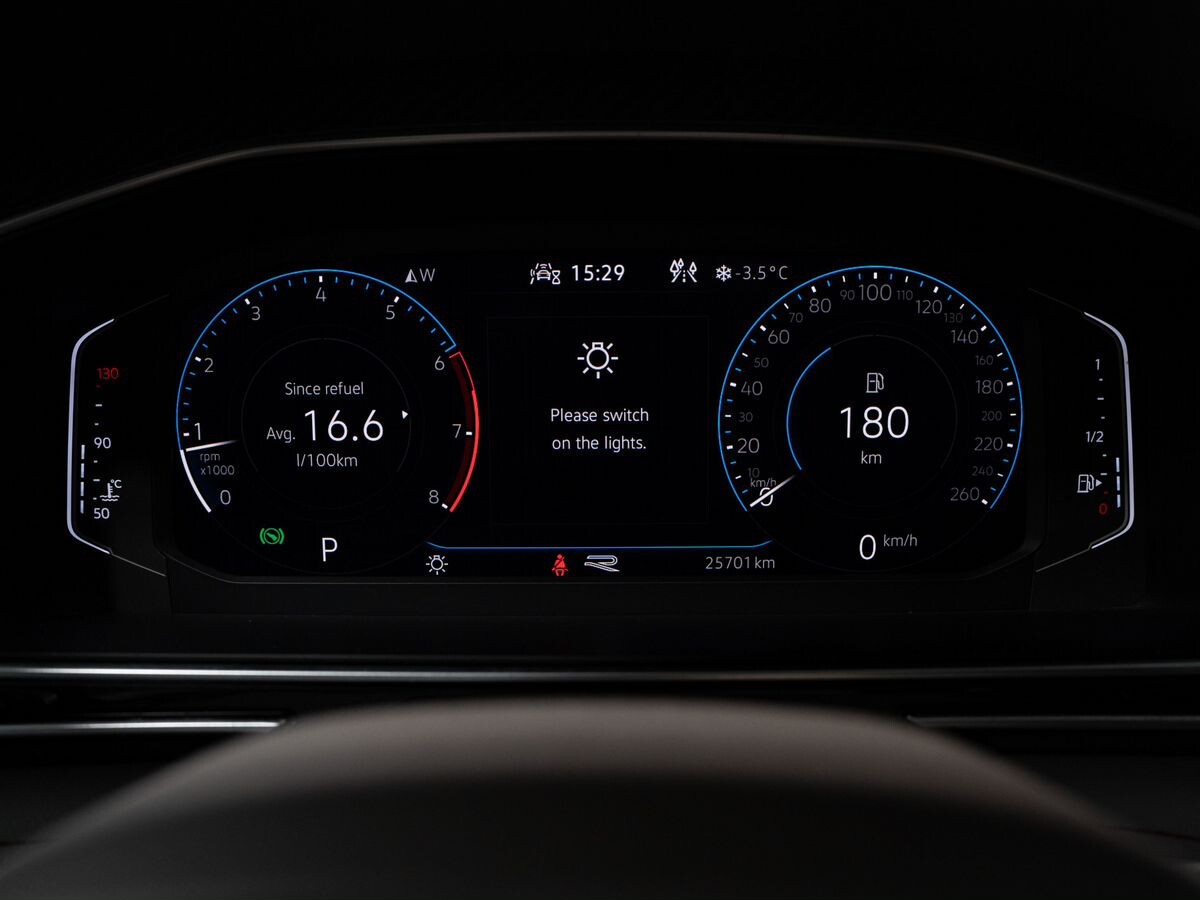 Volkswagen Tiguan 2021 - фото автомобиля