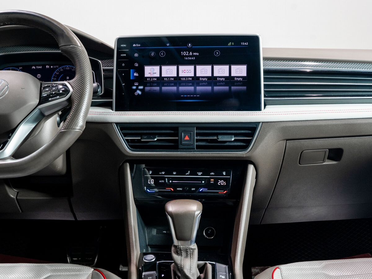 Volkswagen Tiguan 2021 - фото автомобиля