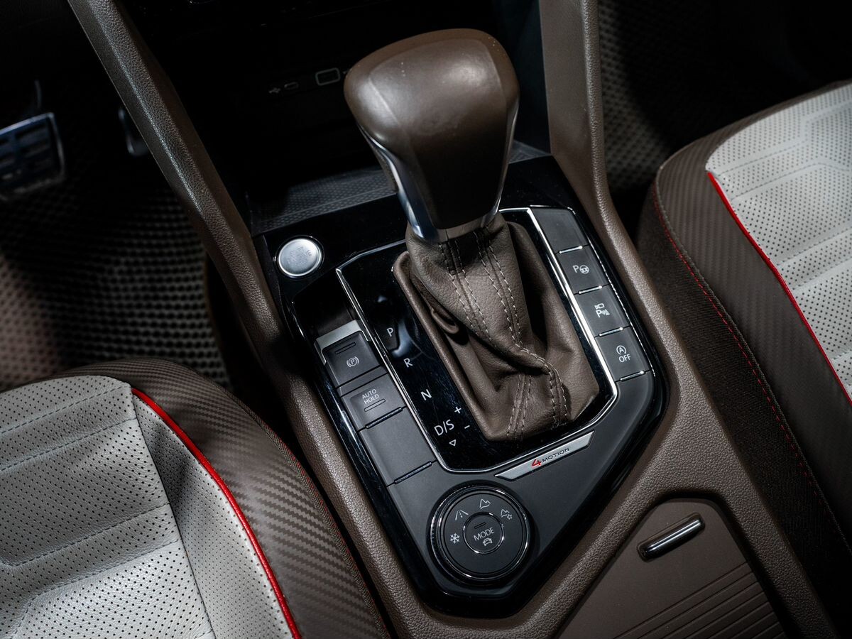 Volkswagen Tiguan 2021 - фото автомобиля