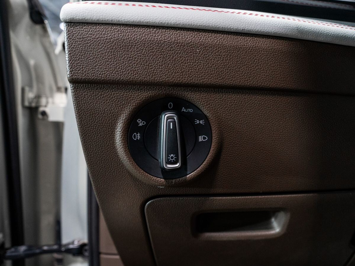 Volkswagen Tiguan 2021 - фото автомобиля