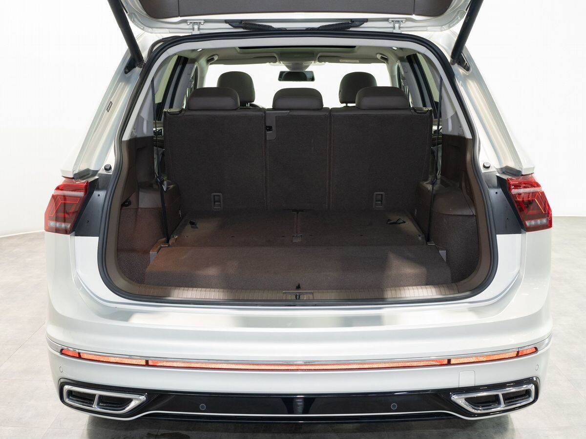 Volkswagen Tiguan 2021 - фото автомобиля