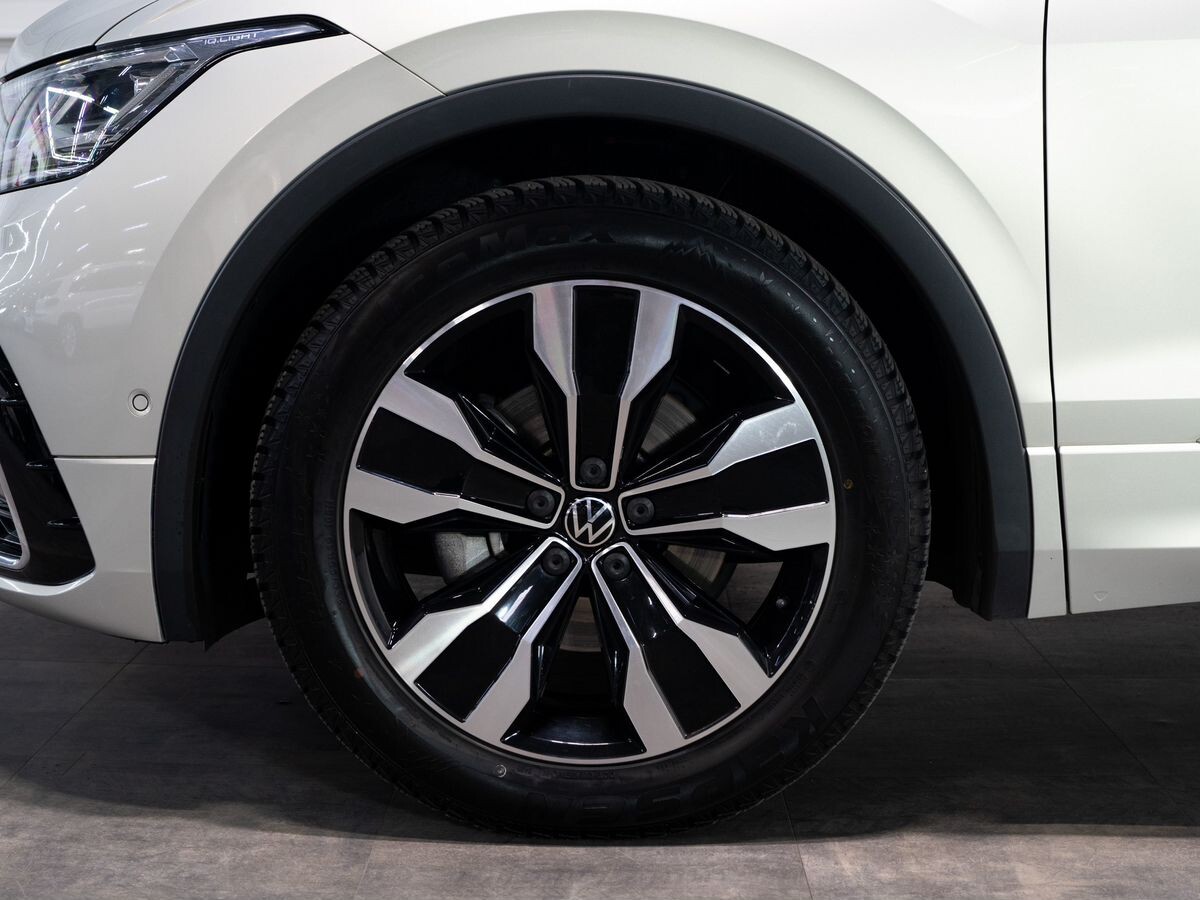 Volkswagen Tiguan 2021 - фото автомобиля