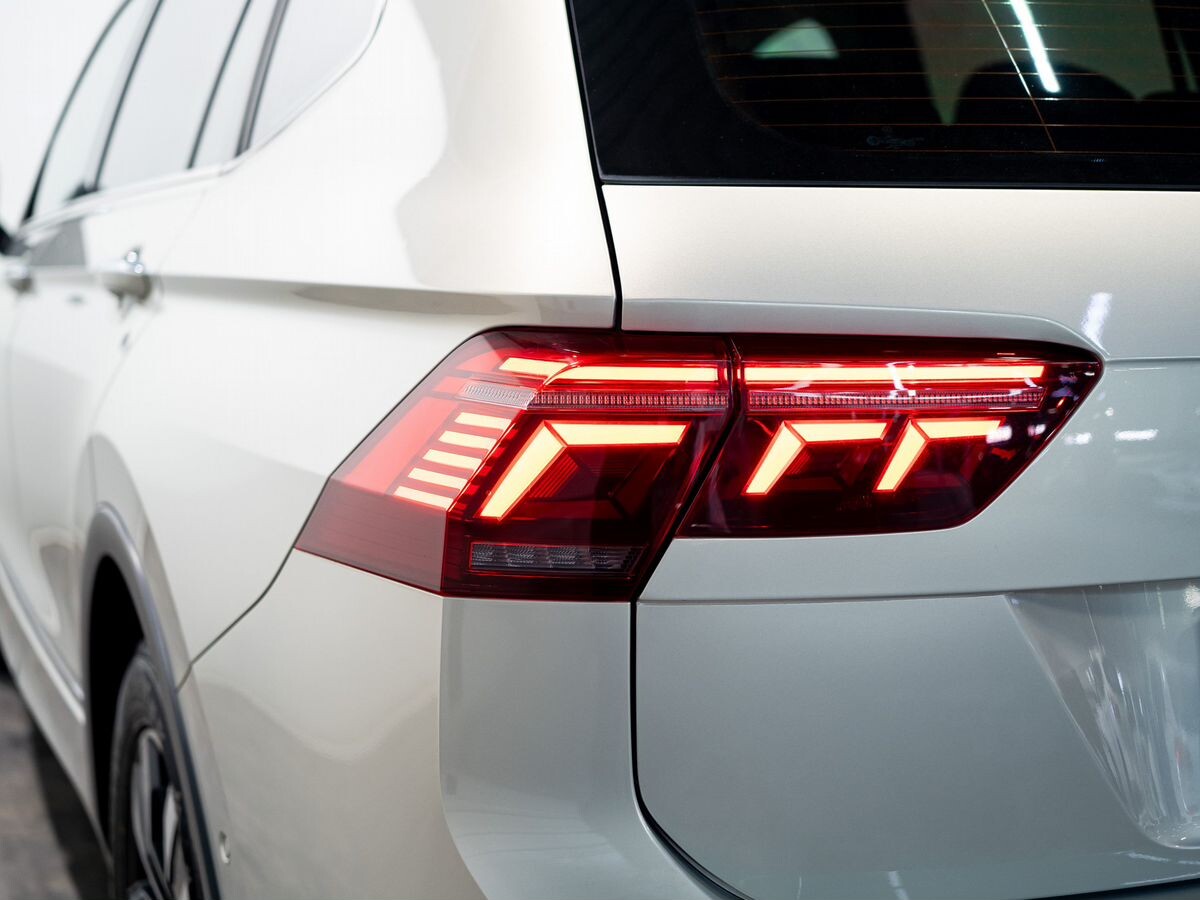 Volkswagen Tiguan 2021 - фото автомобиля