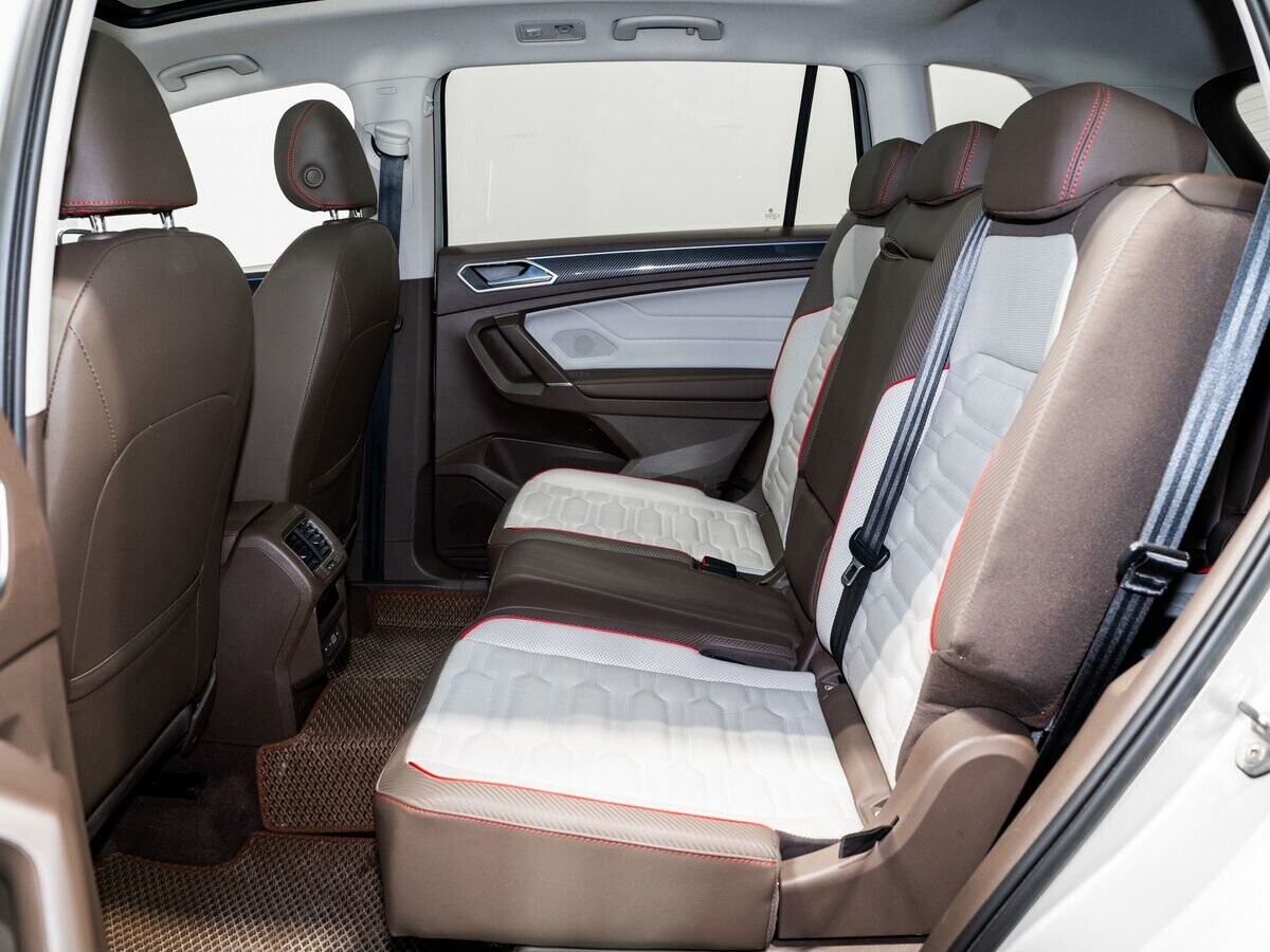 Volkswagen Tiguan 2021 - фото автомобиля