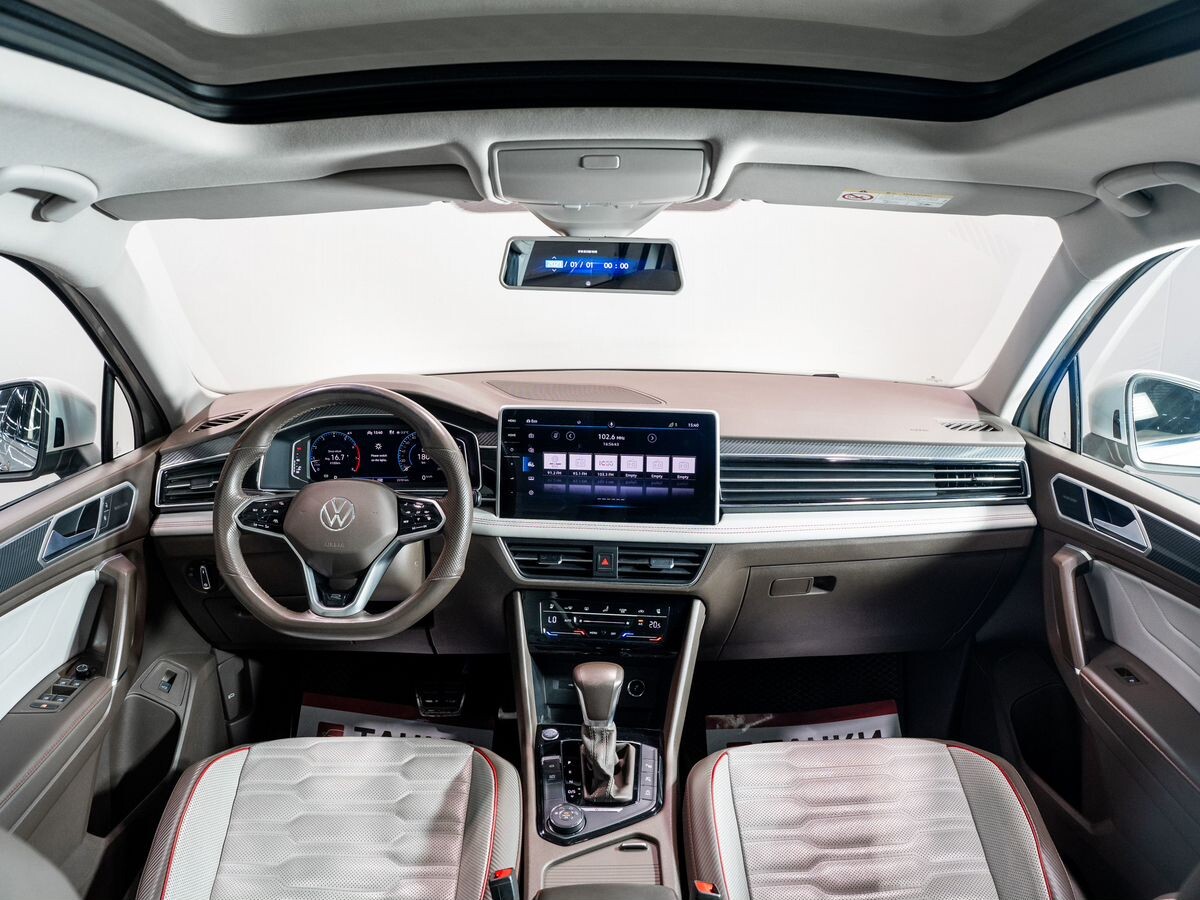 Volkswagen Tiguan 2021 - фото автомобиля