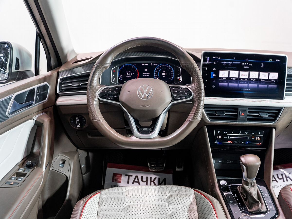 Volkswagen Tiguan 2021 - фото автомобиля