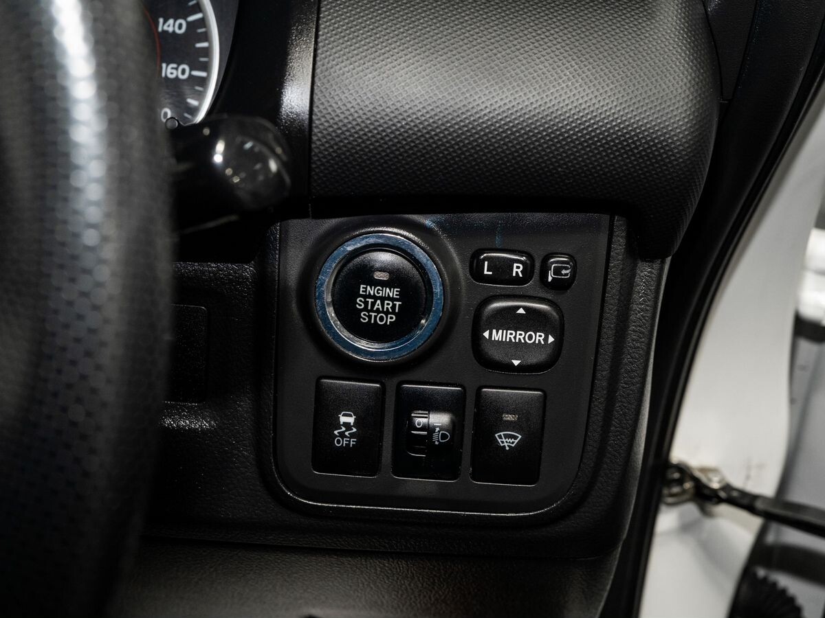 Toyota Wish 2013 - фото автомобиля