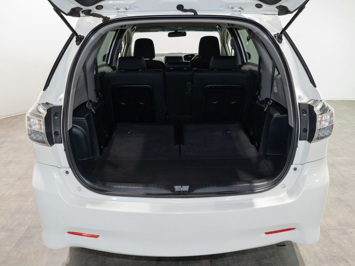 Toyota Wish 2013 - фото автомобиля