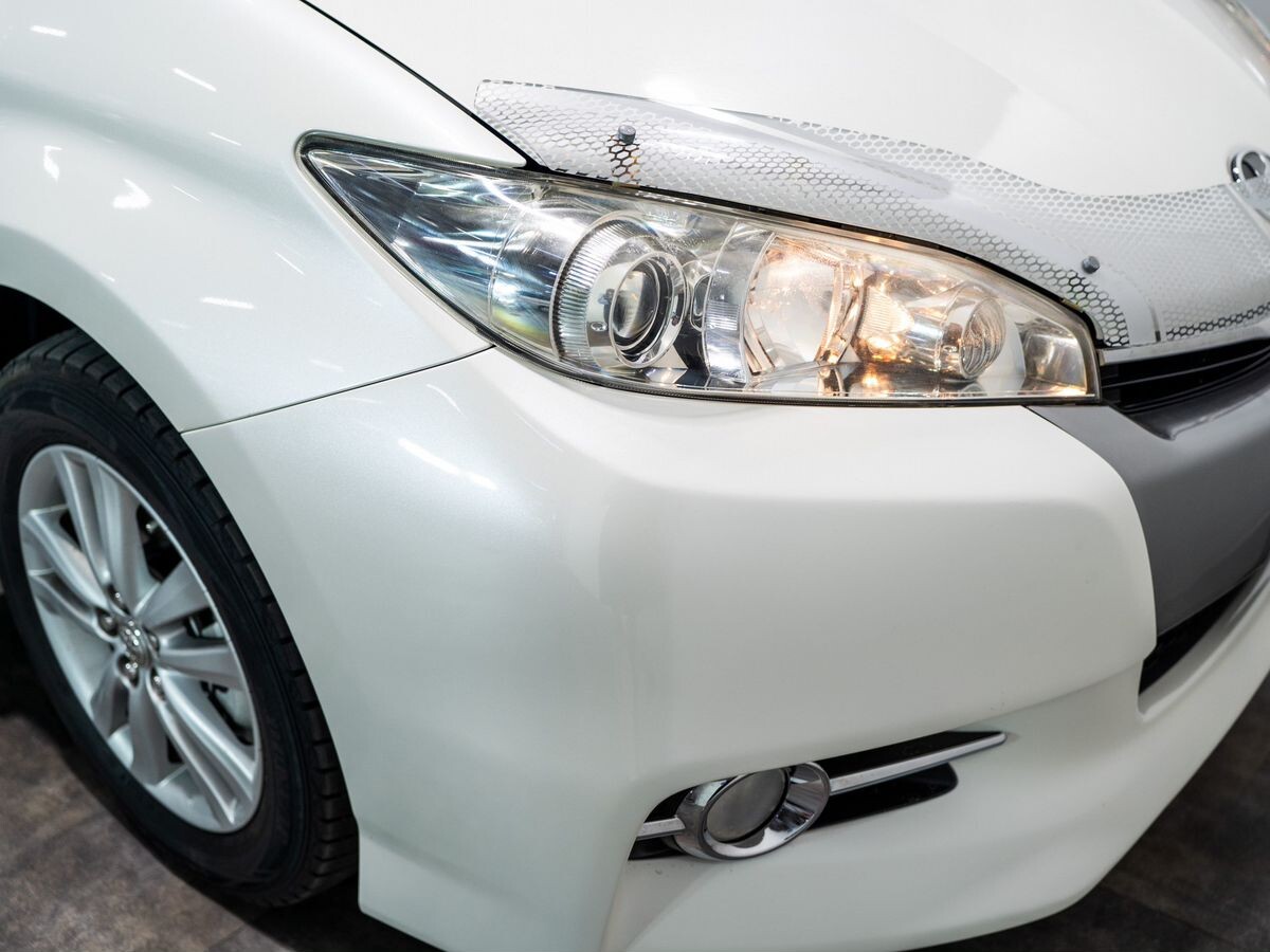 Toyota Wish 2013 - фото автомобиля