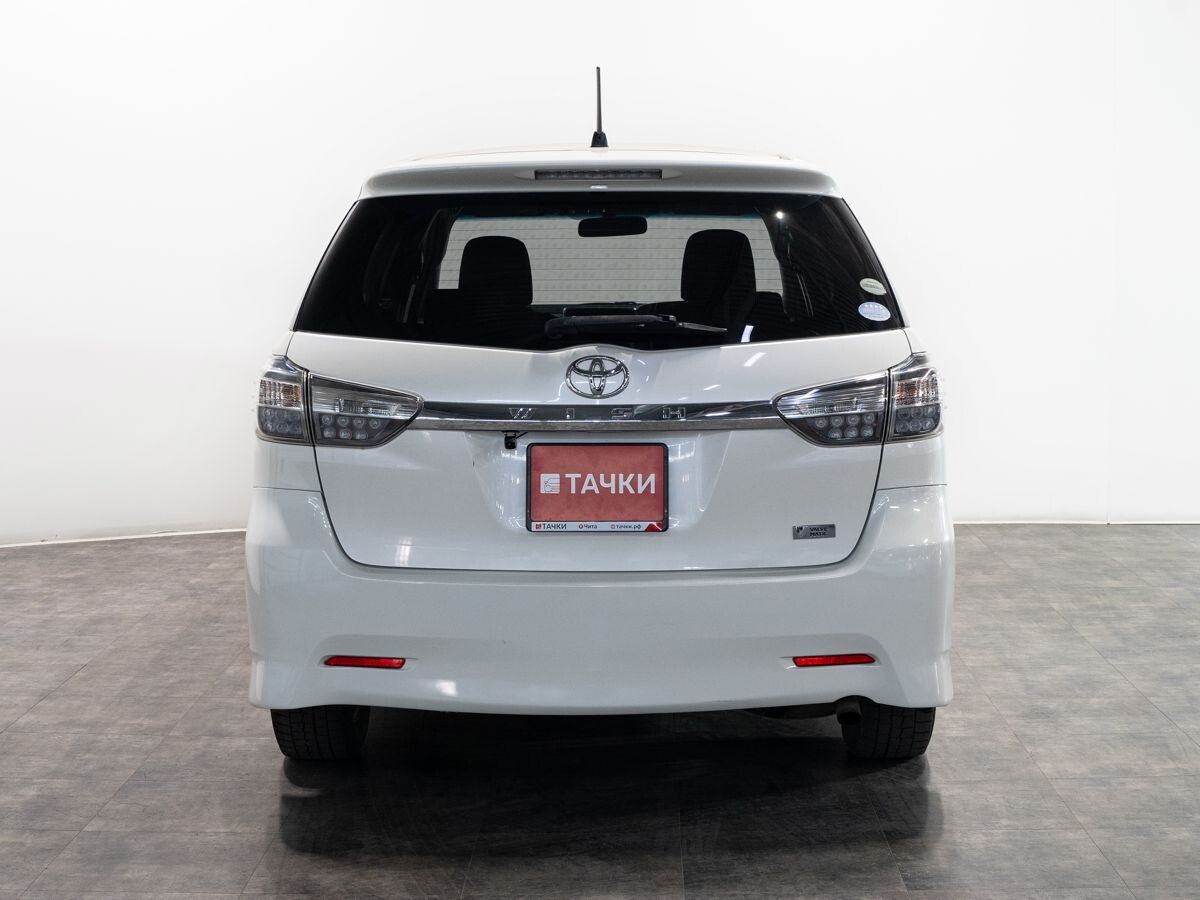 Toyota Wish 2013 - фото автомобиля
