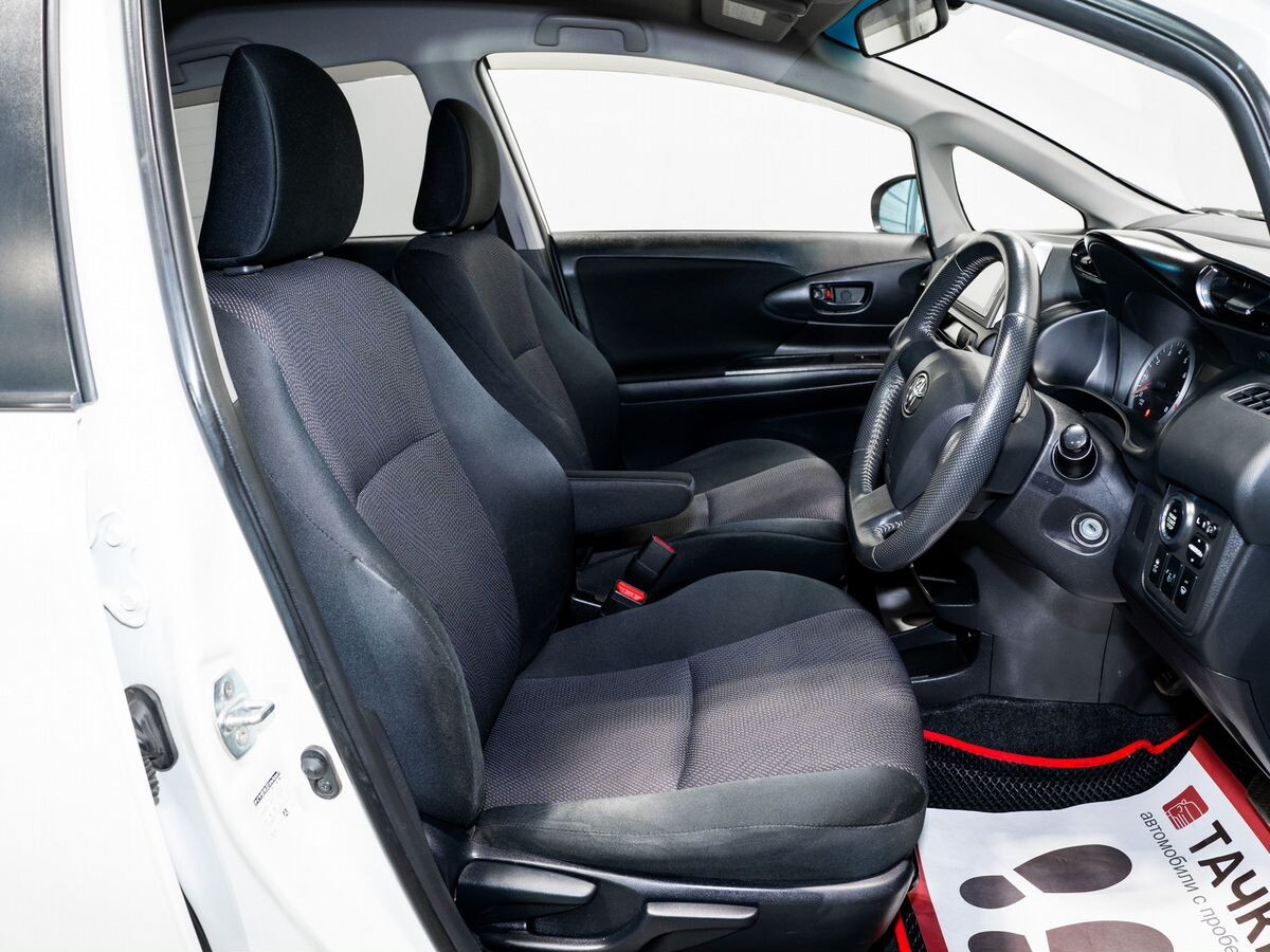 Toyota Wish 2013 - фото автомобиля