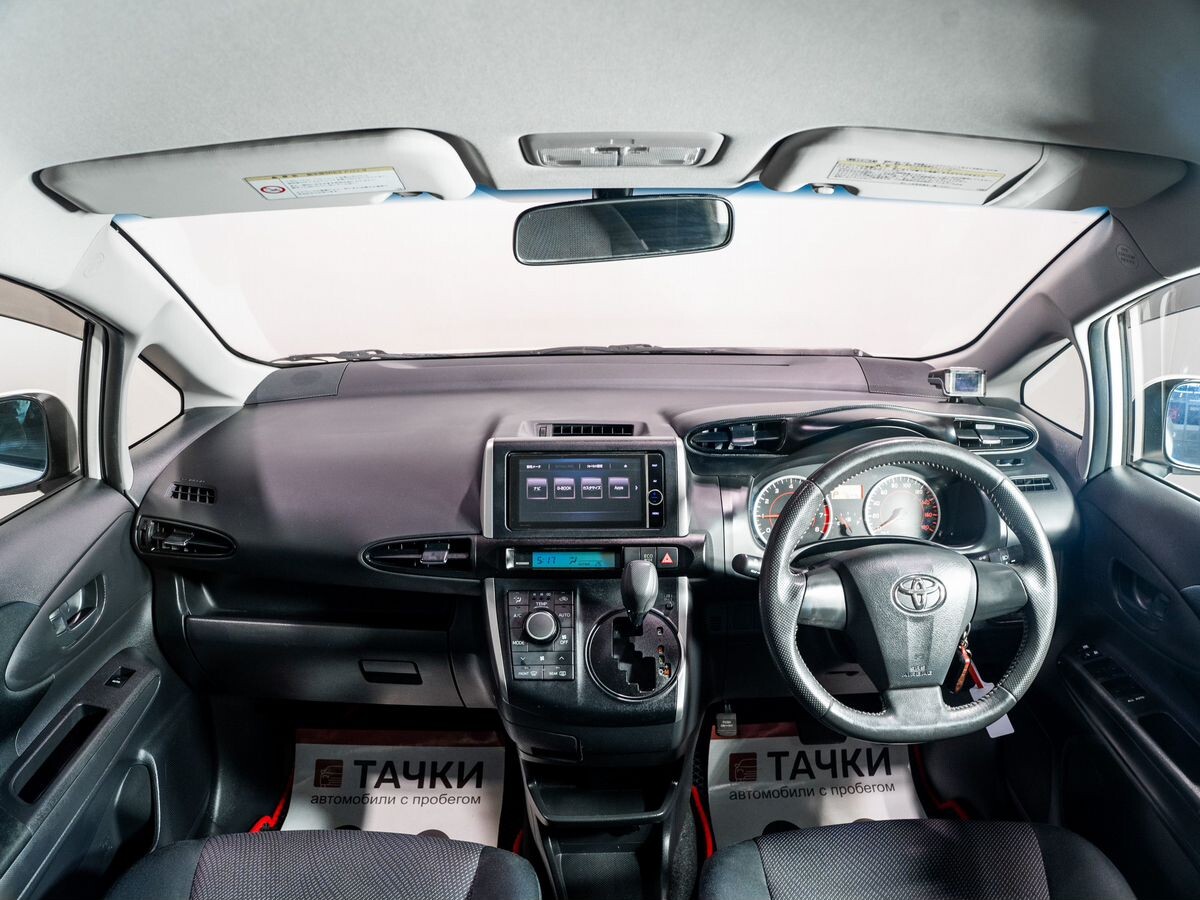Toyota Wish 2013 - фото автомобиля