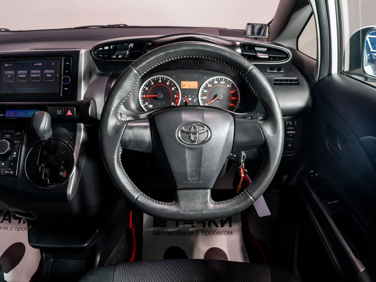 Toyota Wish 2013 - фото автомобиля