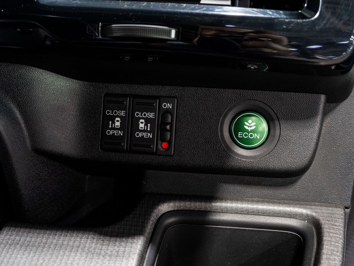 Honda Stepwgn 2019 - фото автомобиля