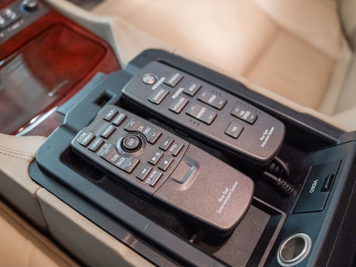 Lexus LS600hL 2008 - фото автомобиля