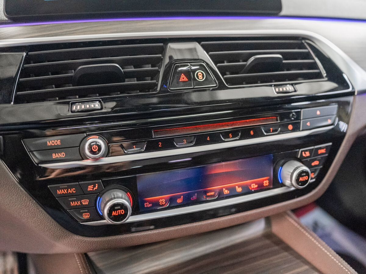 BMW 5-Series 2017 - фото автомобиля