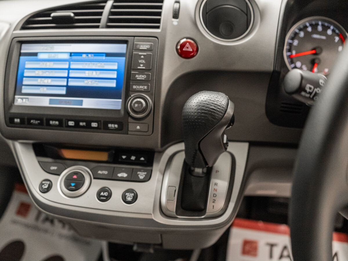 Honda Stream 2009 - фото автомобиля