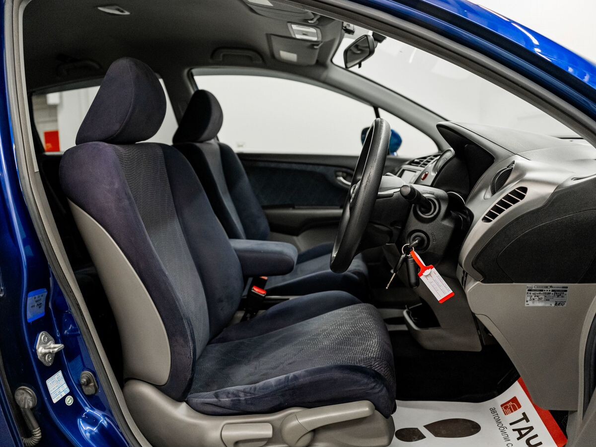 Honda Stream 2009 - фото автомобиля