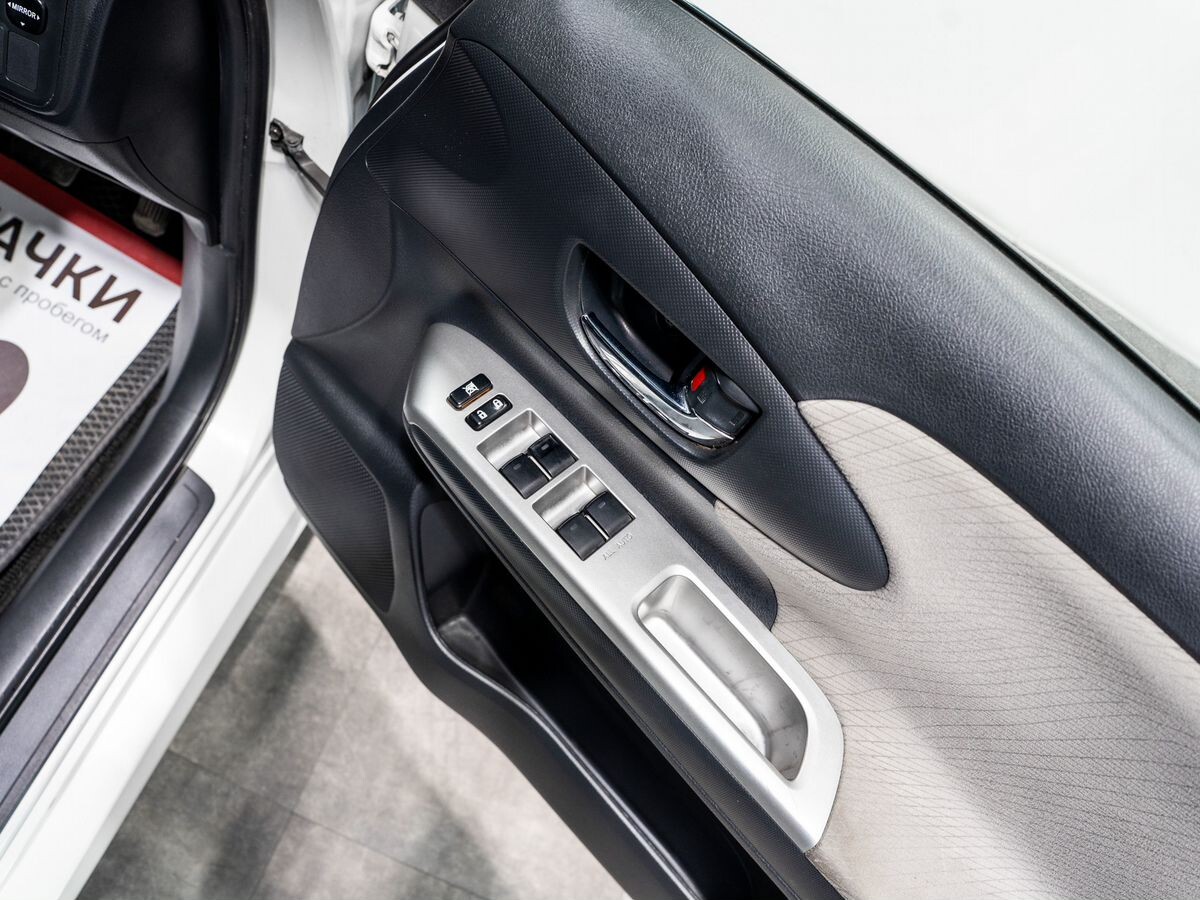 Toyota Wish 2010 - фото автомобиля