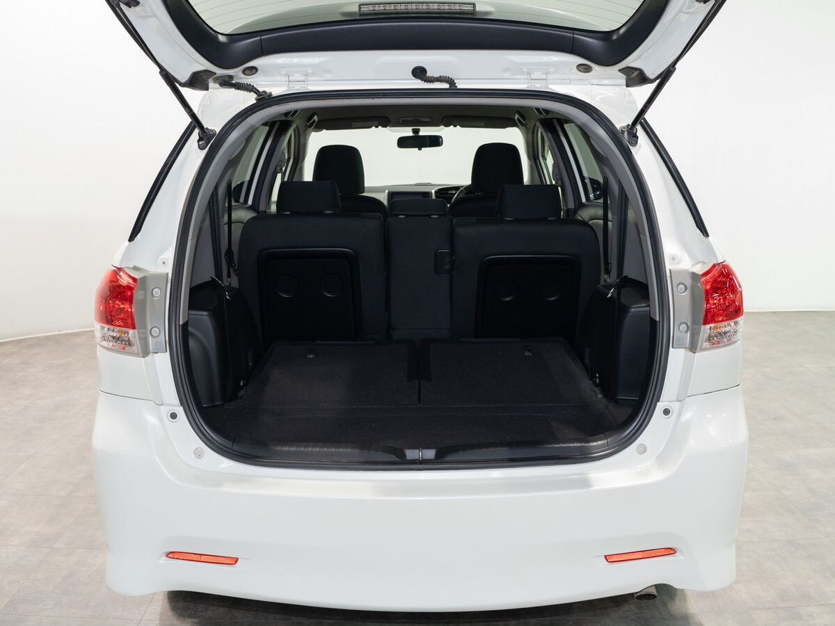 Toyota Wish 2010 - фото автомобиля