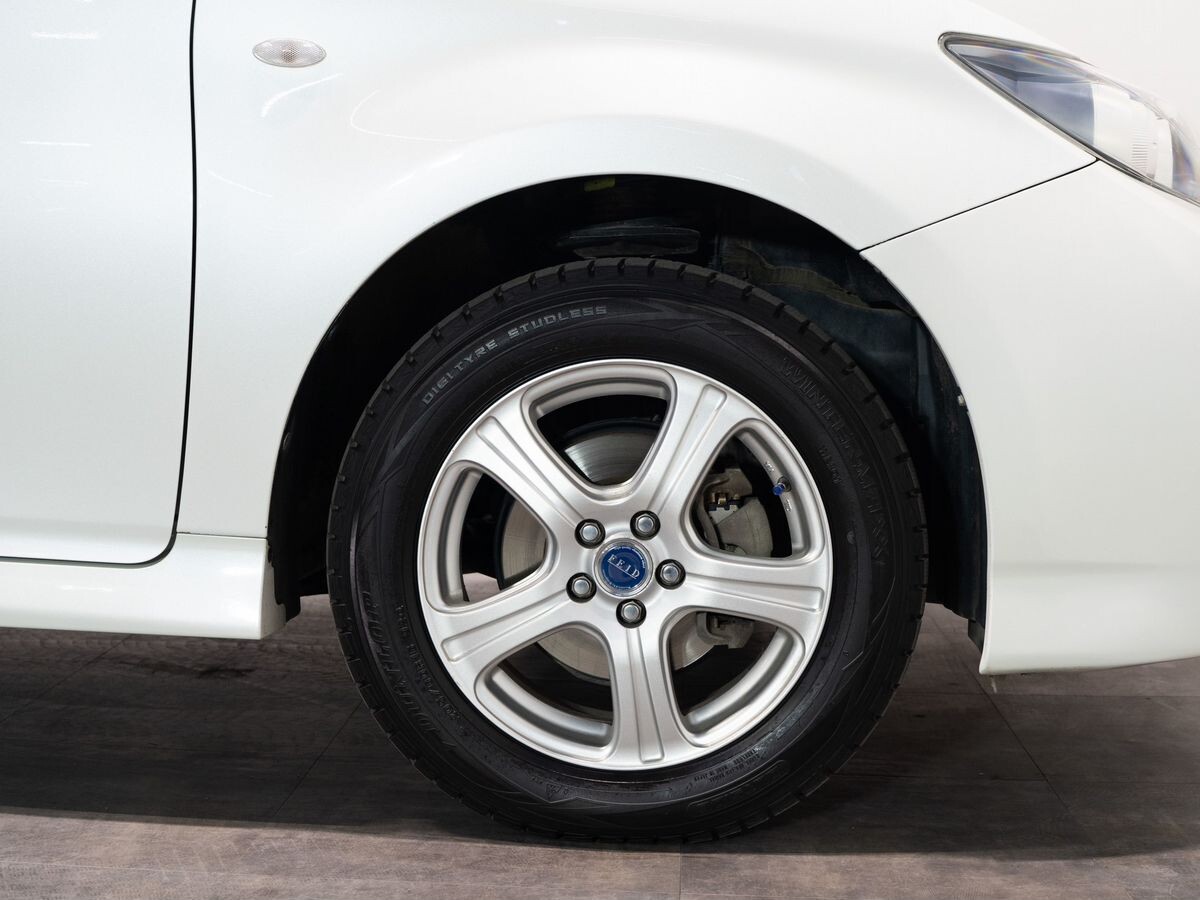 Toyota Wish 2010 - фото автомобиля