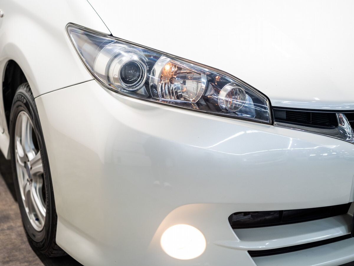 Toyota Wish 2010 - фото автомобиля