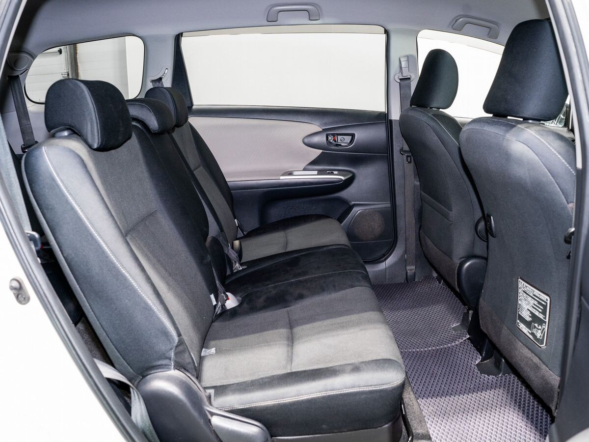 Toyota Wish 2010 - фото автомобиля