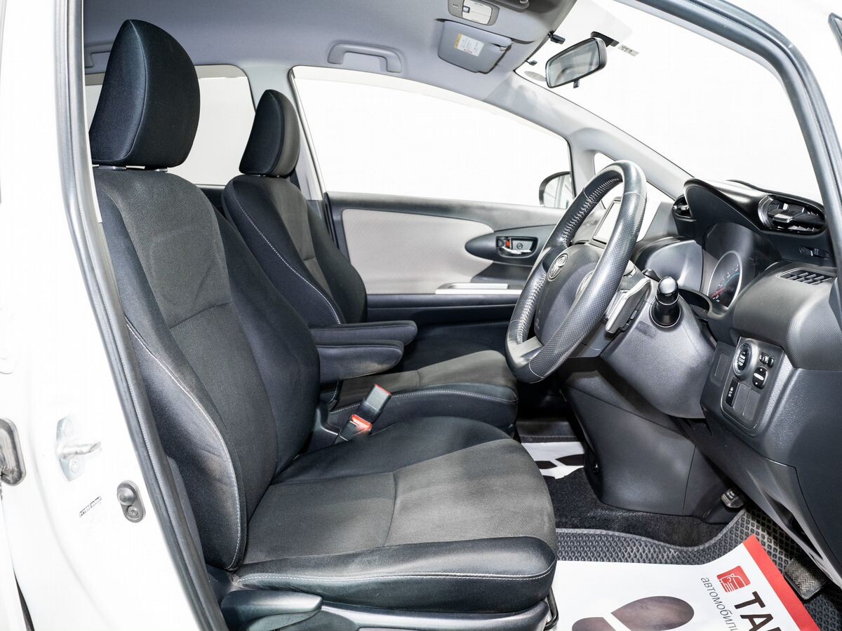 Toyota Wish 2010 - фото автомобиля