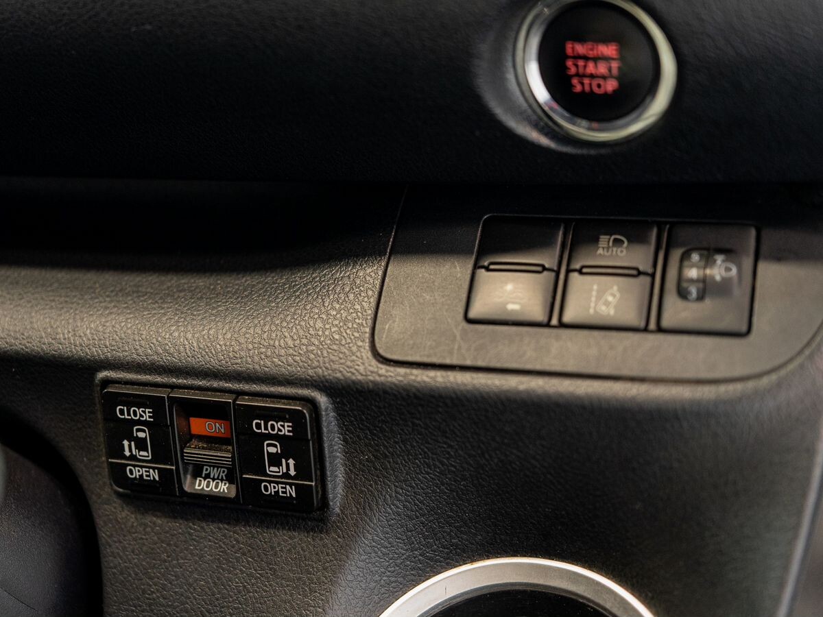 Toyota Sienta 2019 - фото автомобиля