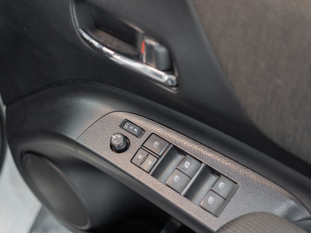 Toyota Sienta 2019 - фото автомобиля