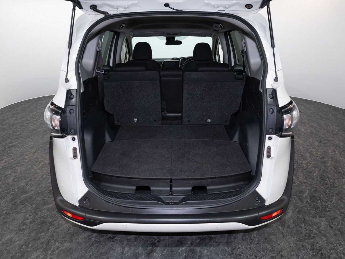 Toyota Sienta 2019 - фото автомобиля