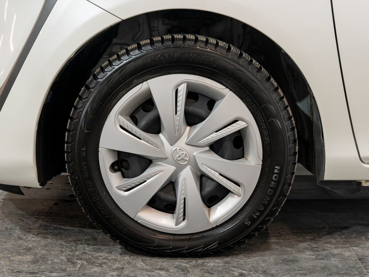 Toyota Sienta 2019 - фото автомобиля