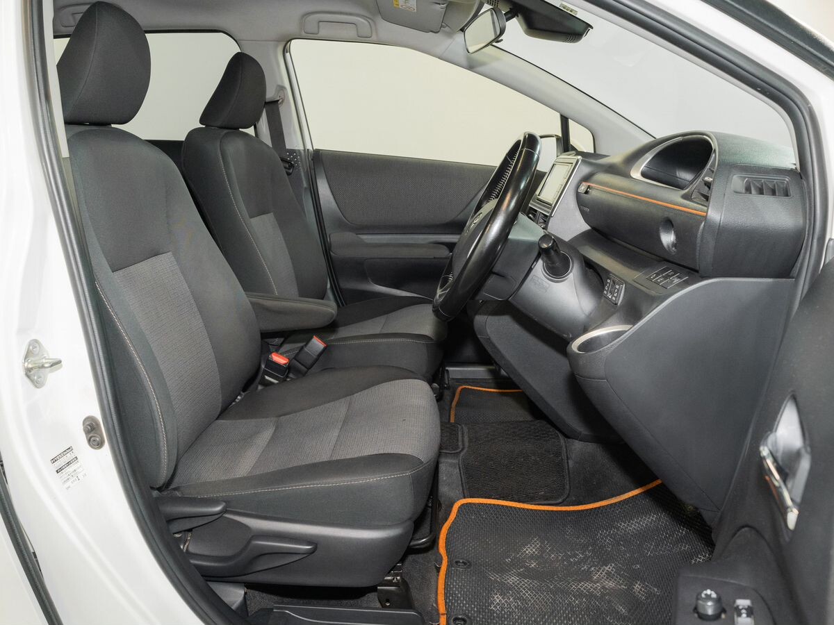 Toyota Sienta 2019 - фото автомобиля