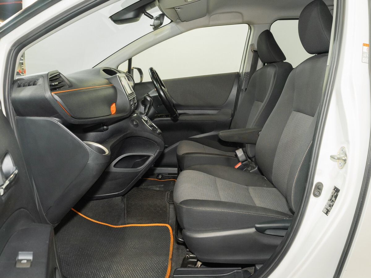 Toyota Sienta 2019 - фото автомобиля