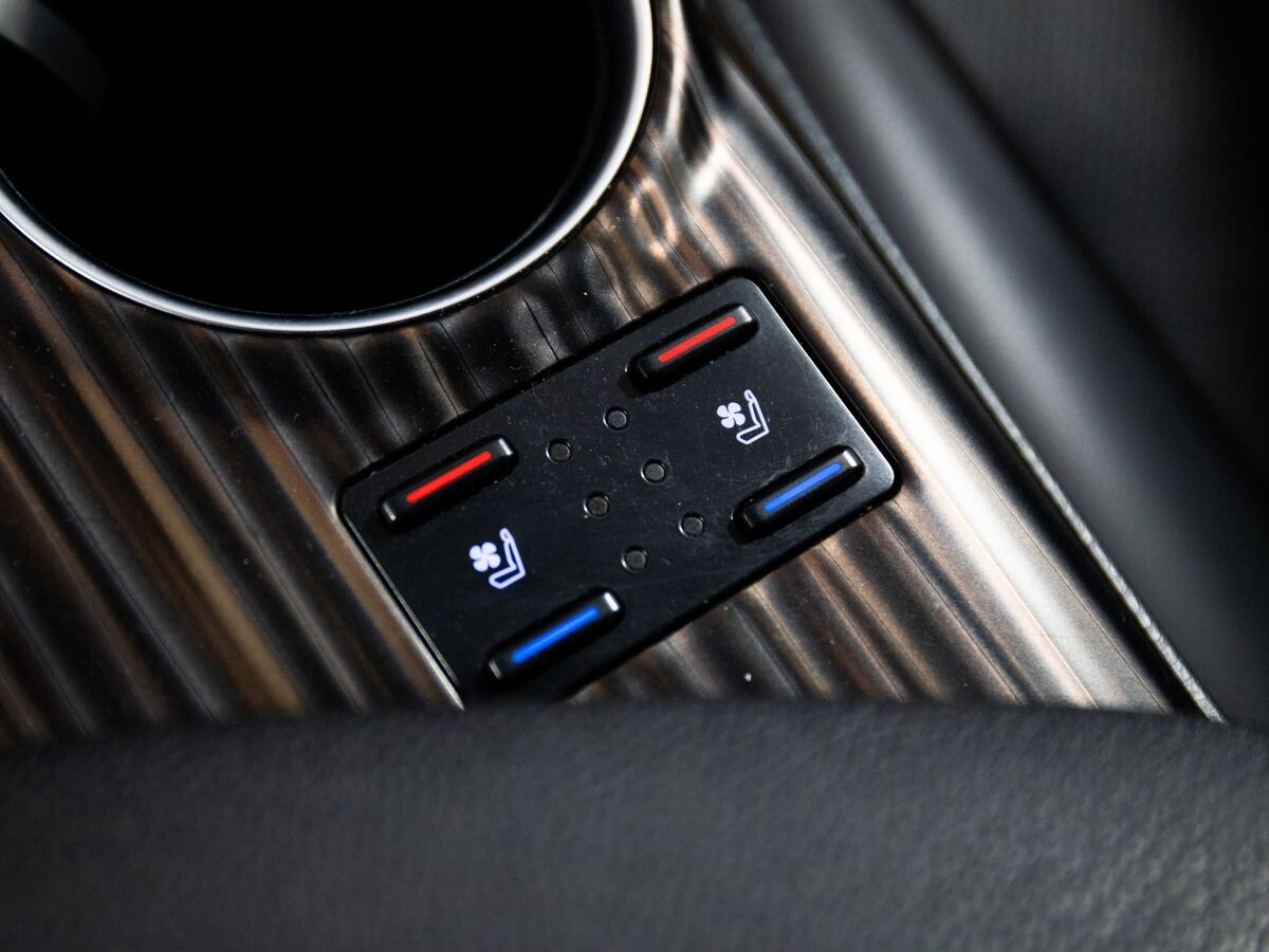 Toyota Camry 2018 - фото автомобиля