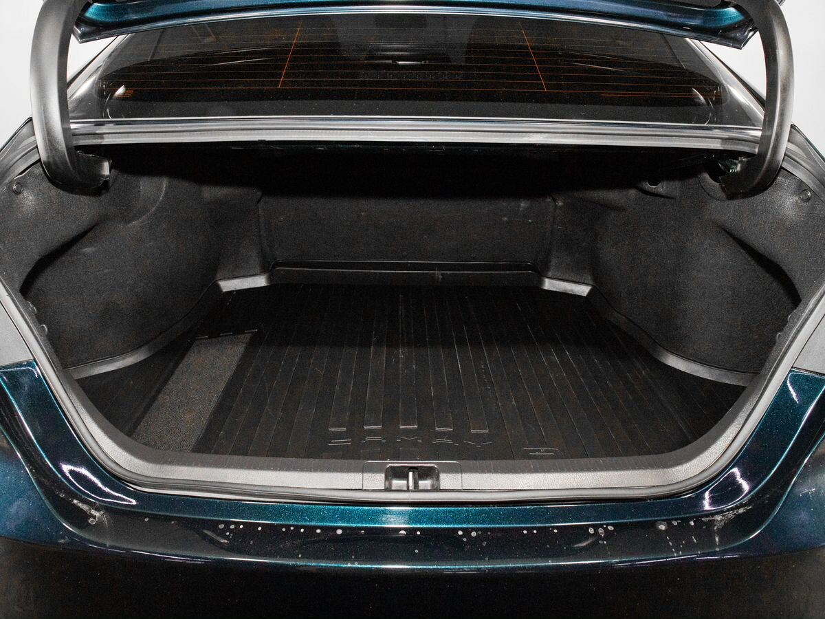 Toyota Camry 2018 - фото автомобиля