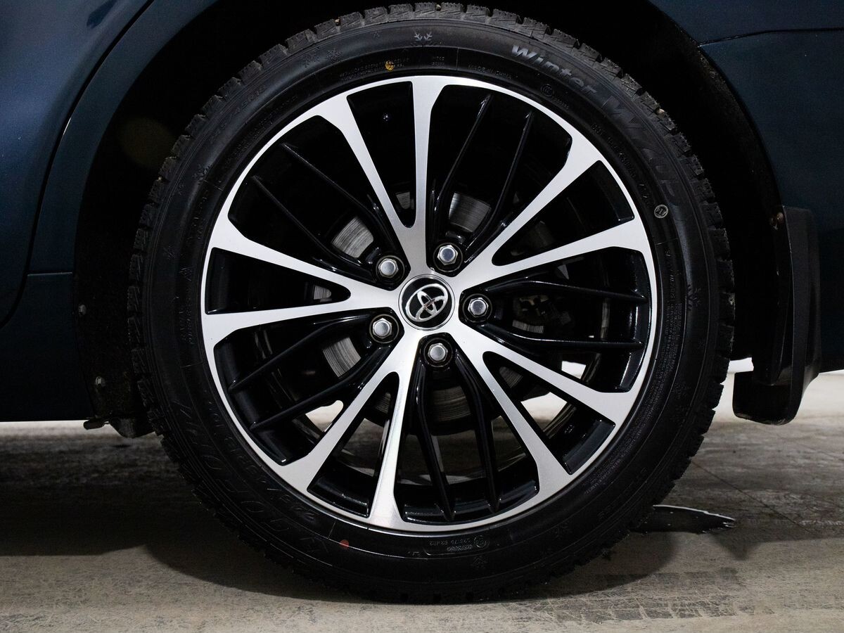 Toyota Camry 2018 - фото автомобиля