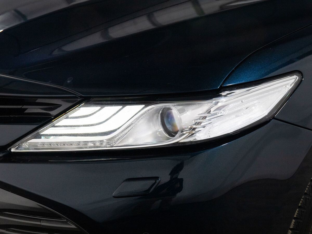 Toyota Camry 2018 - фото автомобиля