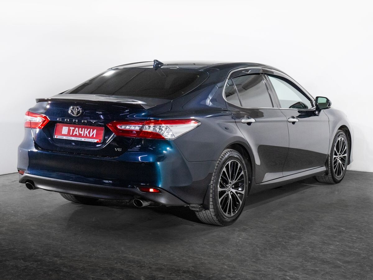 Toyota Camry 2018 - фото автомобиля