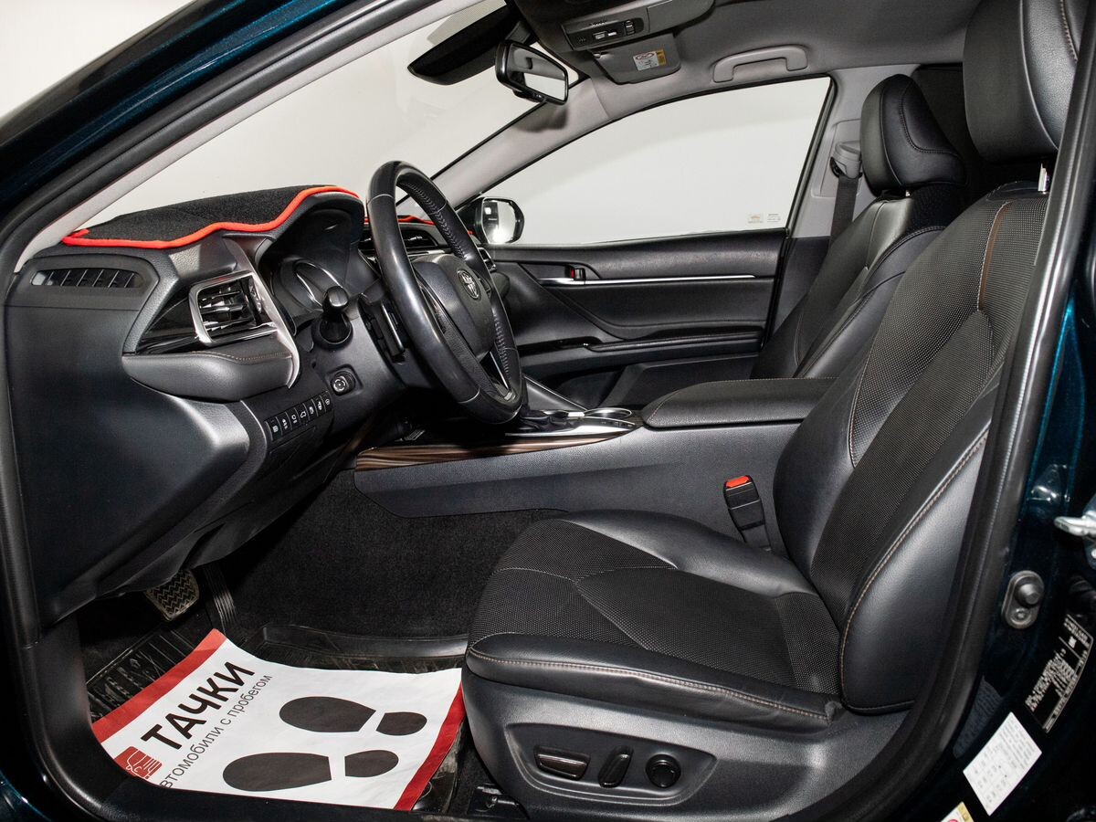 Toyota Camry 2018 - фото автомобиля