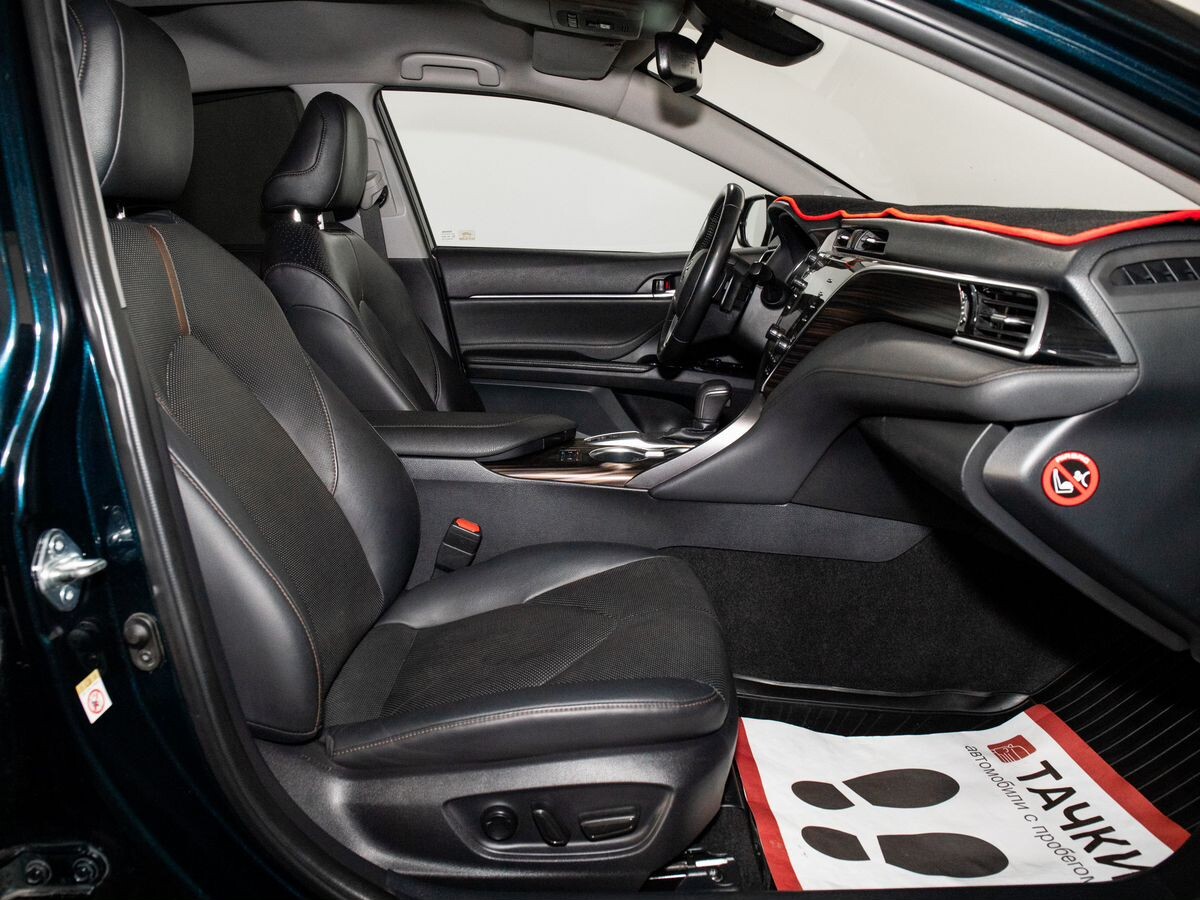 Toyota Camry 2018 - фото автомобиля