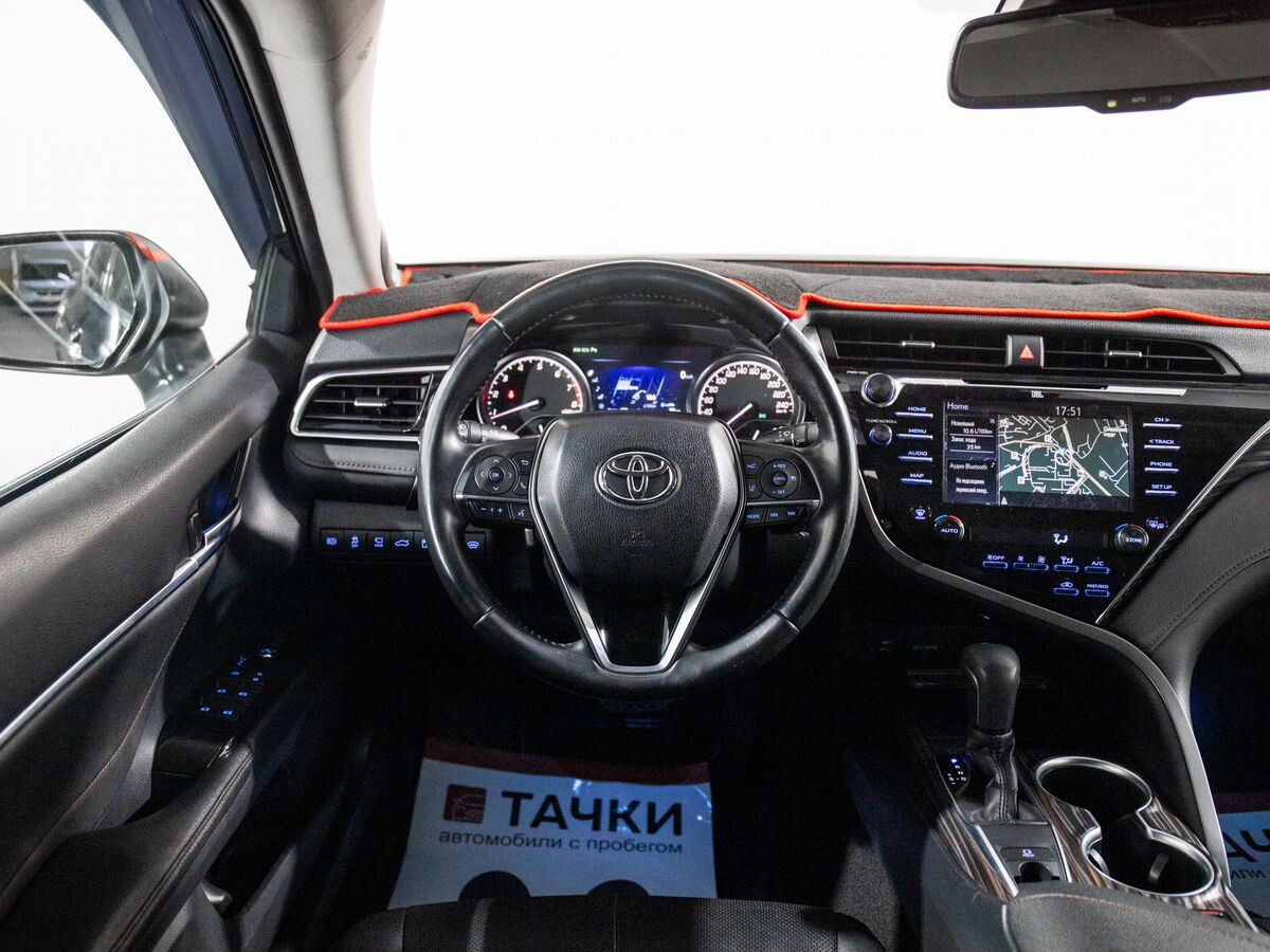 Toyota Camry 2018 - фото автомобиля
