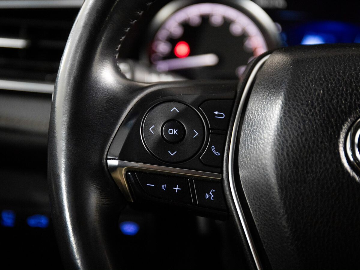 Toyota Camry 2018 - фото автомобиля