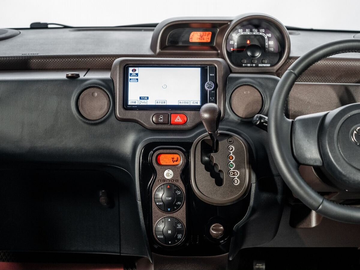 Toyota Spade 2013 - фото автомобиля