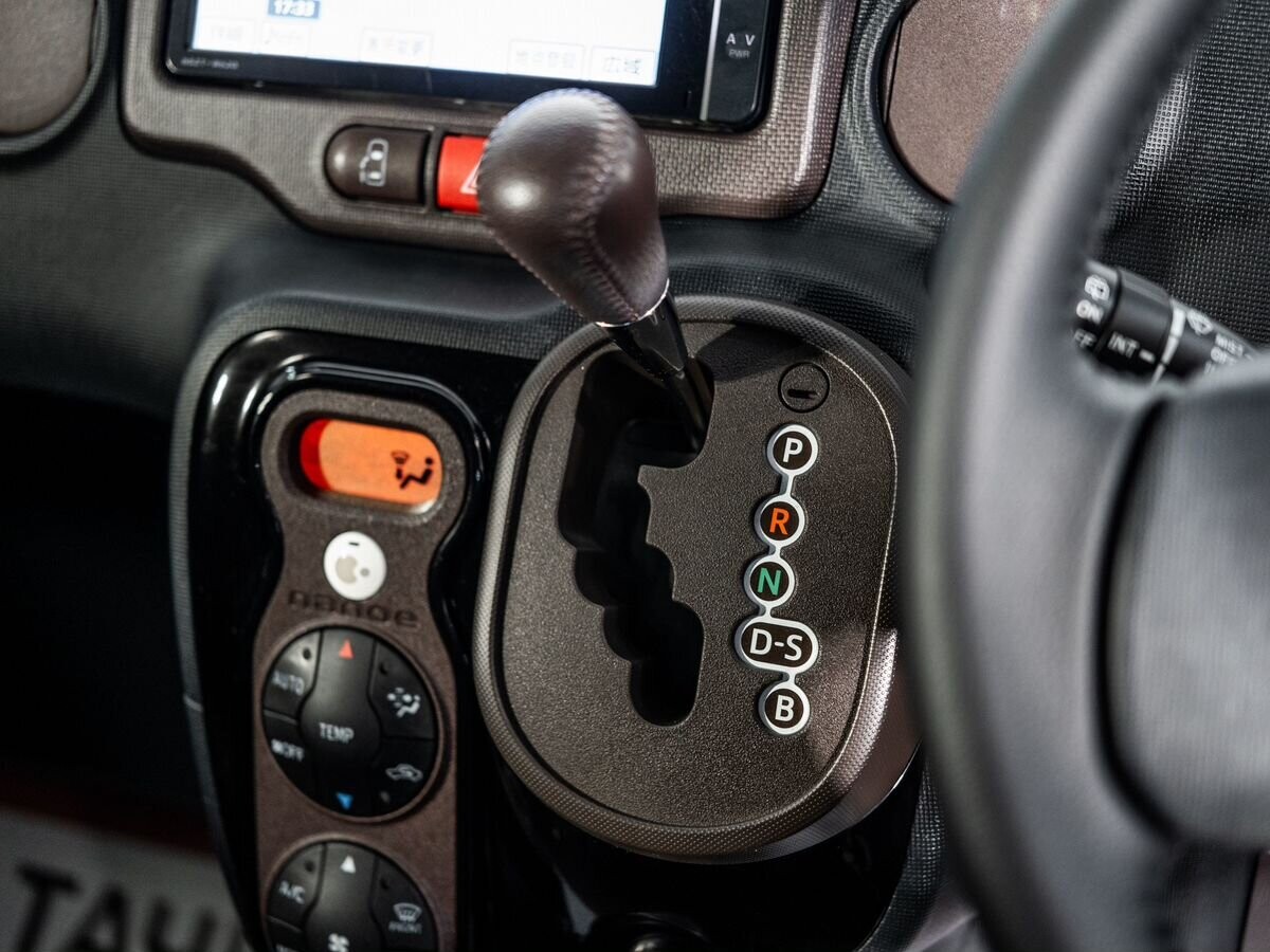 Toyota Spade 2013 - фото автомобиля