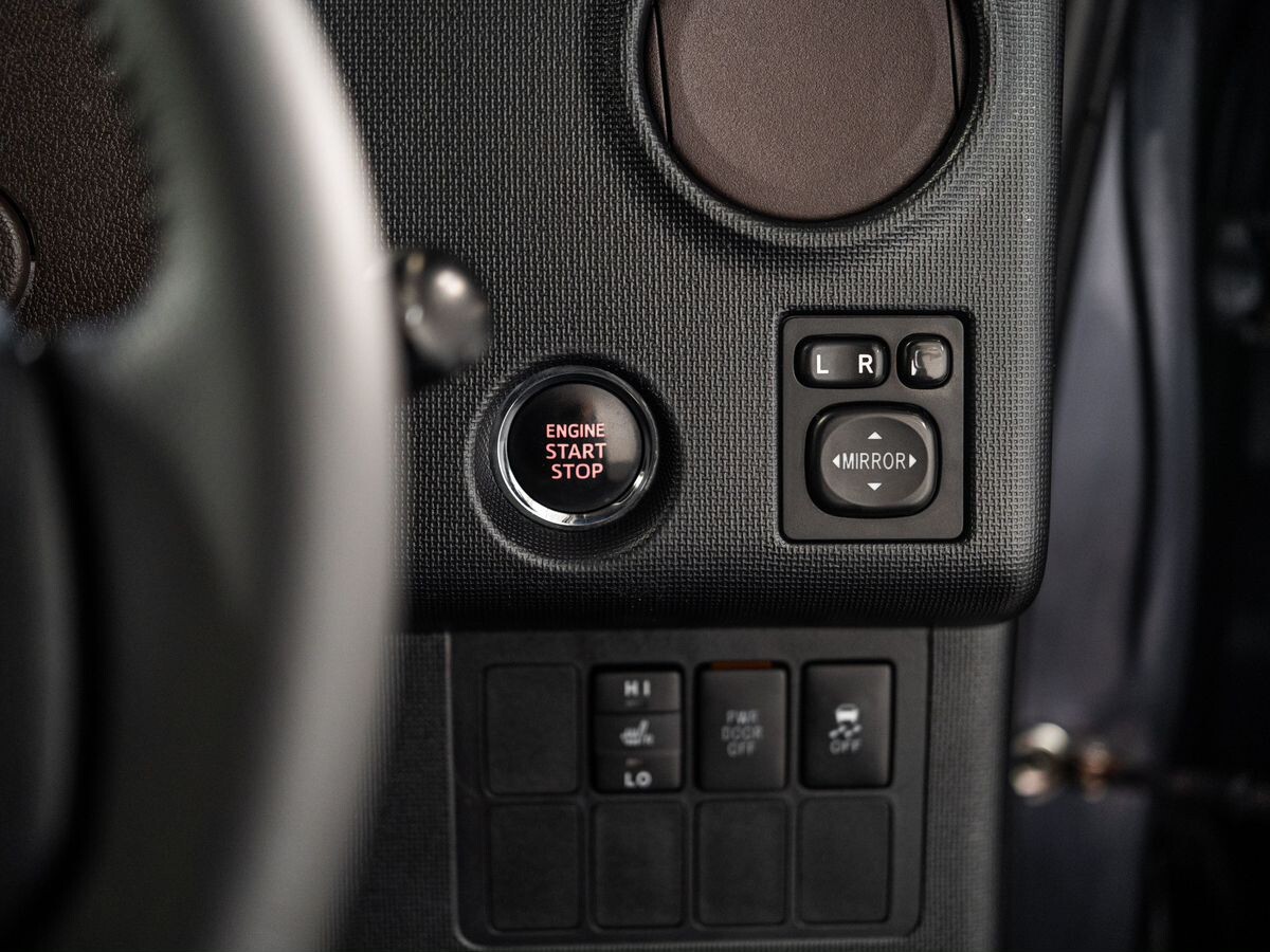 Toyota Spade 2013 - фото автомобиля