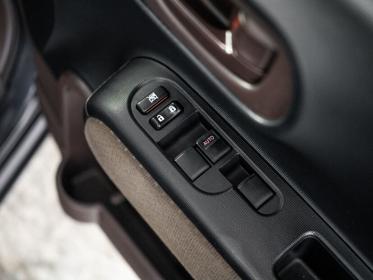 Toyota Spade 2013 - фото автомобиля