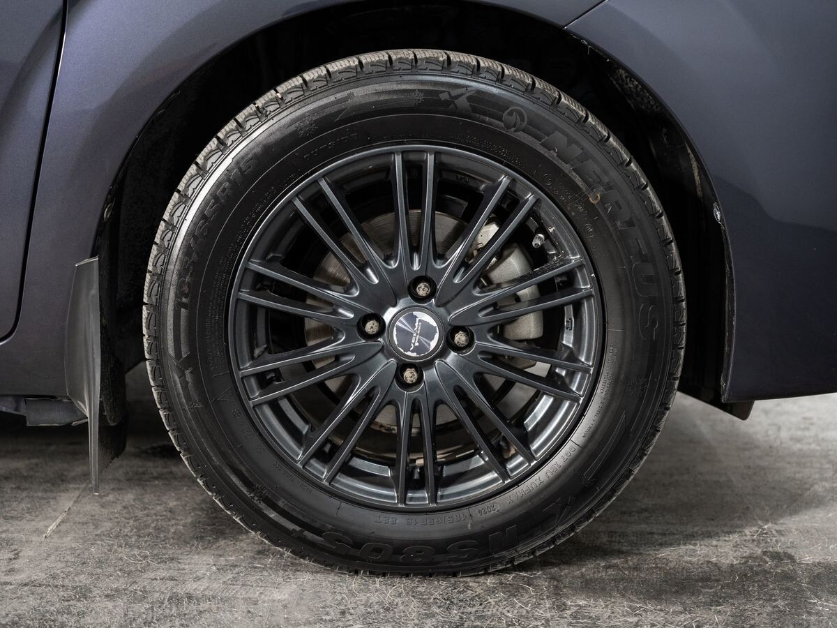 Toyota Spade 2013 - фото автомобиля