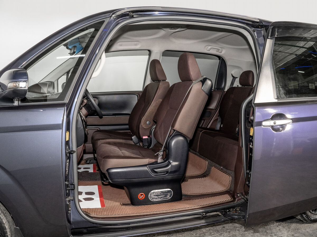 Toyota Spade 2013 - фото автомобиля