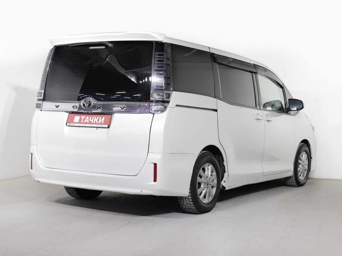 Toyota Voxy 2018 - фото автомобиля